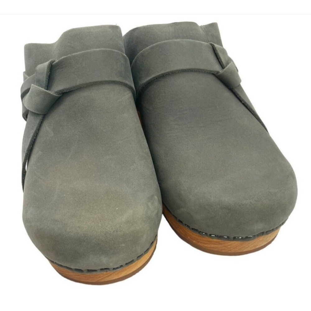 New in box Sanita Manuella Khaki leather wood clog